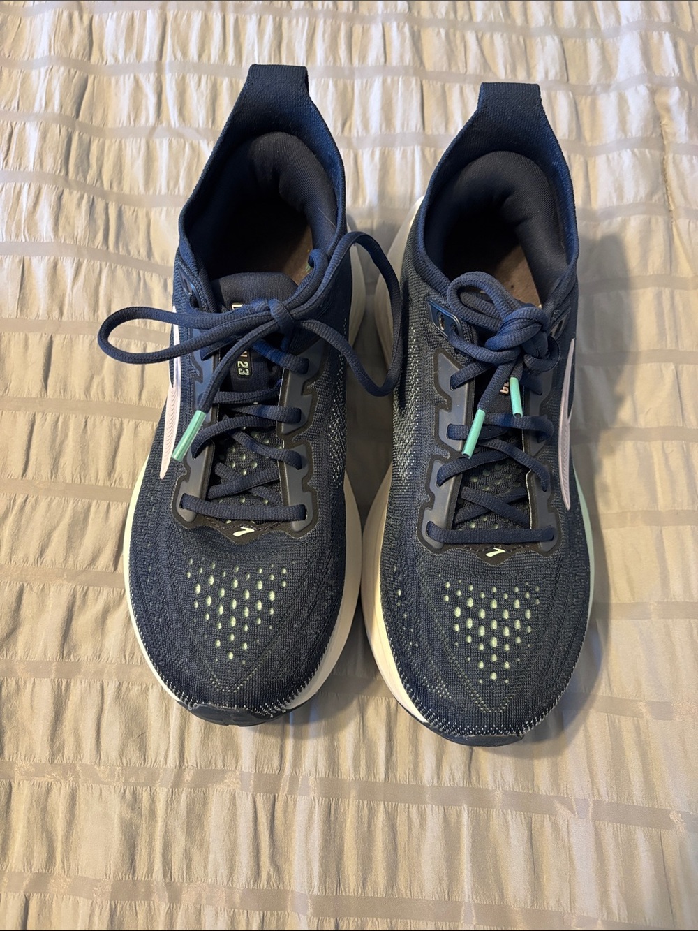 Brooks Navy Running Sneakers with Mint Accents